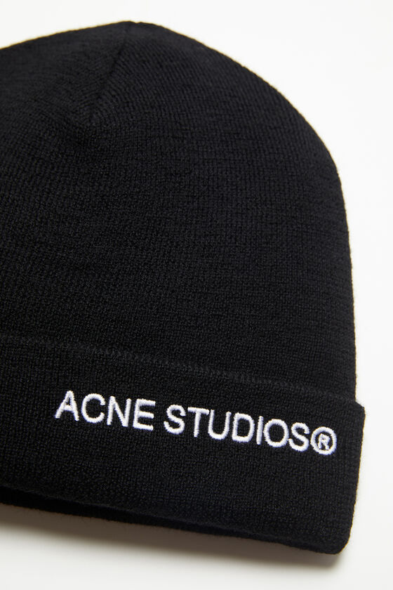 (image for) Long-Lasting Logo beanie